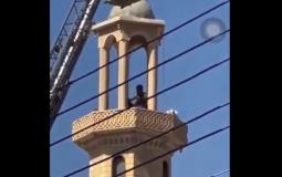 شاب مصري يحاول الانتحار بالقفز من مئذنة