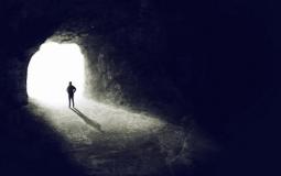 العائدون من الموت