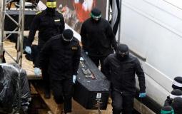 من تسليم جثث الرهائن أمس الخميس