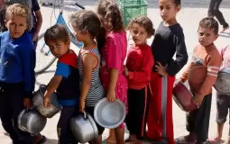 توزيع المساعدات الإنسانية