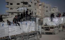 توزيع المساعدات الإنسانية