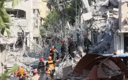 من الدمار جراء سقوط صواريخ إيران في إسرائيل - 14 يونيو 2025 - فرانس برس