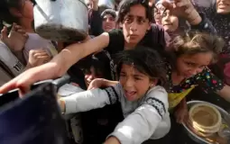 توزيع المساعدات الإنسانية