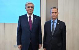 الرئيس الكازاخستاني جومار توكايف والسفير منتصر أبو زيد