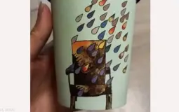 الأكواب المثيرة للجدل حملت مقعدا فارغا وقطرات ملونة