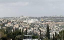 دخان يتصاعد من مكان شظايا الصاروخ