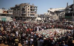 فلسطينيون يشاركون في تشييع رفات 112 شخصا من عائلتي حسينة وأبو شريعة