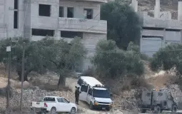الجيش الإسرائيلي قرب منزل تعرض لهجوم من مستوطنين في قرية قصرة بالضفة الغربية المحتلة