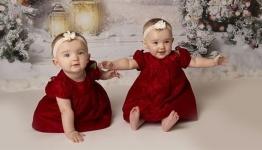 طفلتين