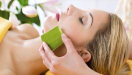 الألوفيرا لعلاج حب الشباب