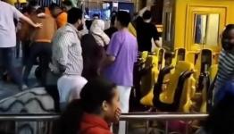 شاهد لحظة سقوط لعبة "الدوارة" في مدينة ملاهي مصرية