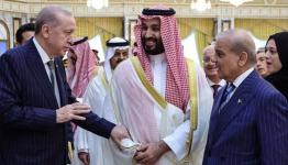 ولي العهد السعودي الأمير محمد بن سلمان، ورئيس الوزراء الباكستاني شهباز شريف، والرئيس التركي رجب طيب أردوغان