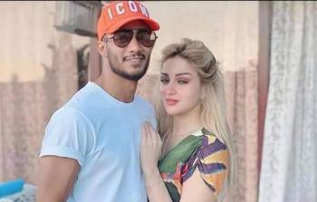 الفنان المصري محمد رمضان وزوجته