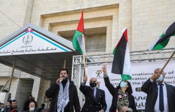 احتفال أمام المحكمة بعد صدور الحكم