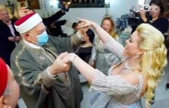 الشيخ عبد الفتاح مورو والفنانة مريم بن مولاهم