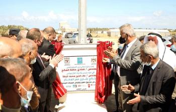 وزير الحكم المحلي يفتتح أحد المشاريع بالقطاع