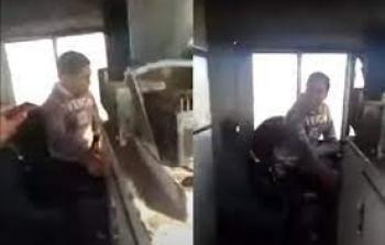 طفل يقود قطار
