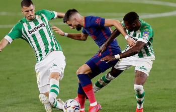 مواجهة أتلتيكو مدريد مع ريال بيتيس أمس الأحد