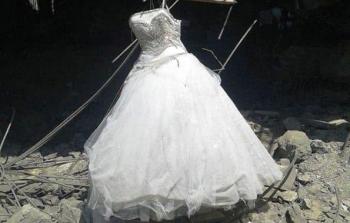 فستان عروس بين الركام
