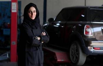 صاحبة ورشة لإصلاح السيارات بهدى المطروشي
