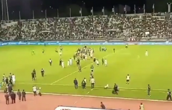 اقتحام الجماهير الملاعب