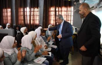 خلال الزيارة