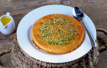 بسبوسة الكنافة بالقشطة
