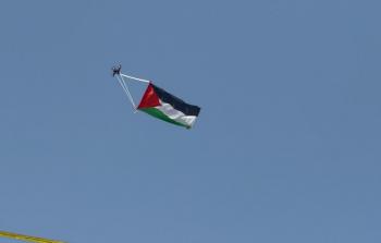 الطائرة تحمل العمل الفلسطيني