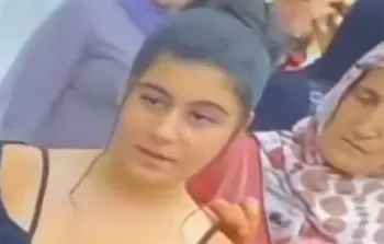 سيدة تنغز فتاة بدبوس