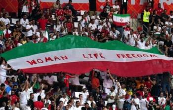ايرانون يحتفلون بخسارة منتخب بلادهم