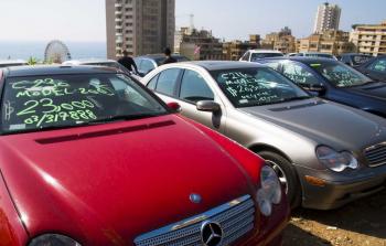 فرض جمارك على السيارات