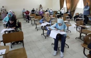 طالبات توجيهي يؤدين الامتحان - أرشيفية
