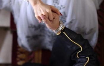 السماح  للعمانيين بالزواج في الخارج