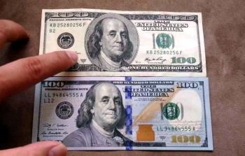 100 دولار مزورة