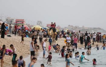 السباحة على شاطئ بحر غزة