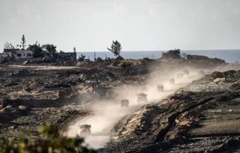 الطريق الجديد يبدأ من مستوطنة نحال عوز بغلاف غزة ويمتد غربا إلى داخل القطاع حتى البحر المتوسط (الأناضول)