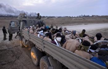 جيش الاحتلال يعتقل مواطنين في غزة