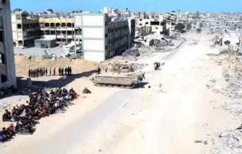 قوات الاحتلال تحتجز مواطنين في شمال غزة