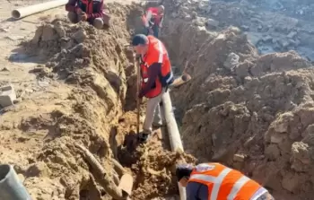 عمال بلدية في قطاع غزة