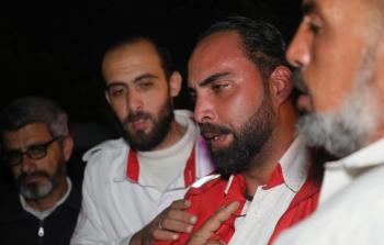 جانب من انتشال جثامين مسعفي الهلال الأحمر الفلسطيني