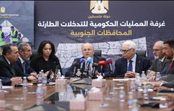 رئيس الوزراء محمد مصطفى يعلن خلال مؤتمر صحفي