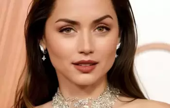 النجمة آنا دي أرماس