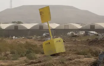 إسرائيل رسمت خطا بحواجز صفراء على الأرض في غزة
