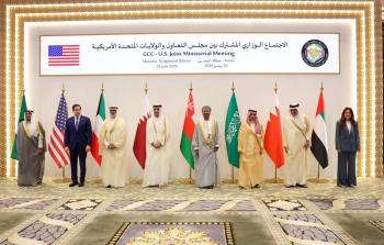 على هامش الاجتماع