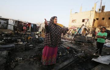 سيدة من غزة- صورة من المركز الفلسطيني لحقزق الانسان