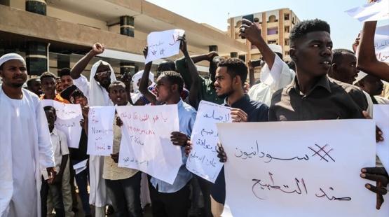 سودانيون يحتجون ضد التطبيع
