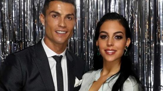 رونالدو وجورجينا بمنزلهم.jpg