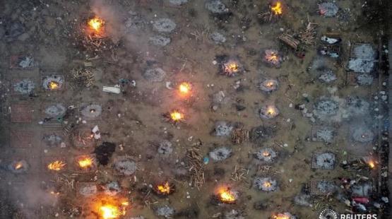 حرق الجثث في الهند