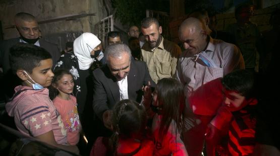 رئيس الوزراء في منزل محمد التميمي