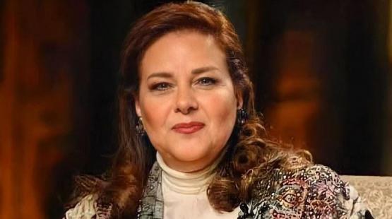 الفنانة دلال عبد العزيز